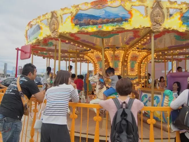 エミフルmasakiに出現 松前 遊び 愛媛県唯一のメリーゴーランド エミリー 海賊つうしん