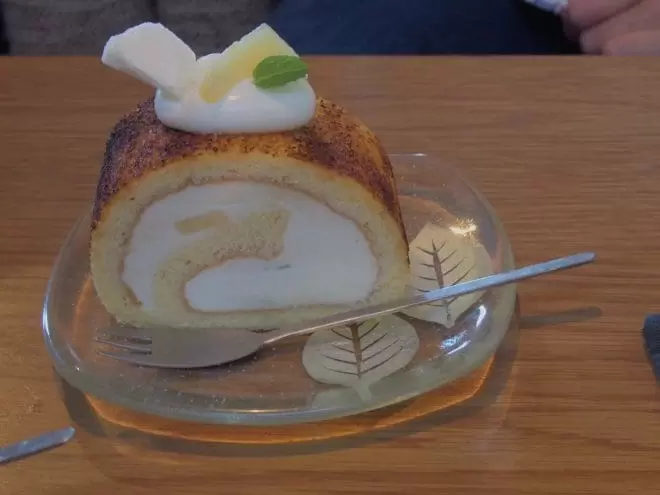 そらしと珈琲 松山 カフェ 人気カフェでランチとロールケーキ 海賊つうしん