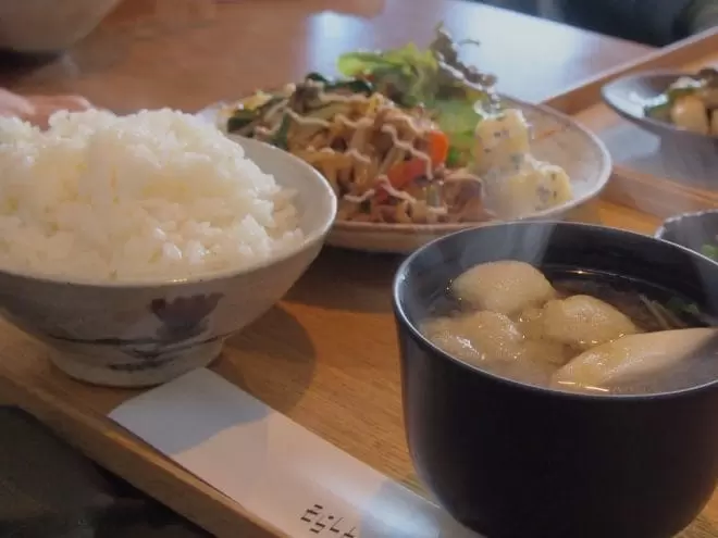 そらしと珈琲 松山 カフェ 人気カフェでランチとロールケーキ 海賊つうしん