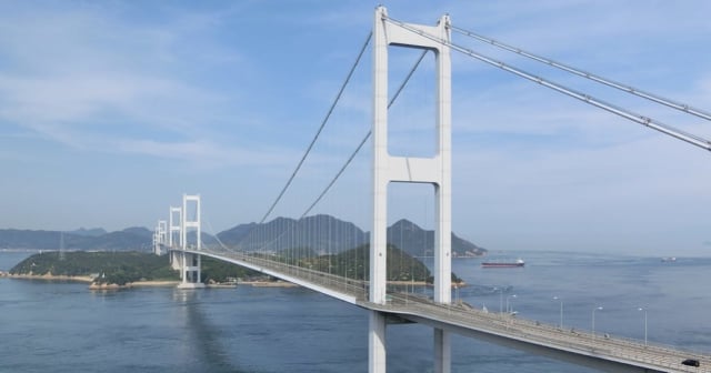 糸山公園より望む来島海峡大橋