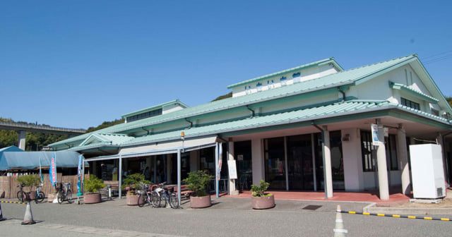 よしうみいきいき館 建物