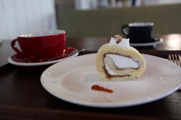 ユノマコーヒーロールケーキ