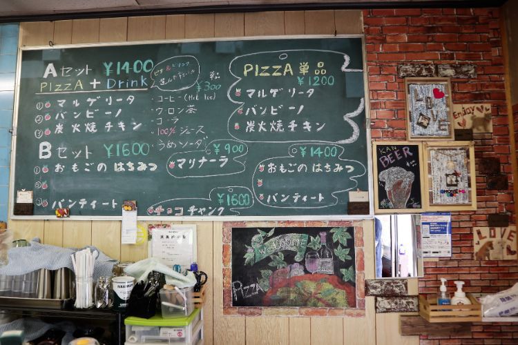 リナシェンテ　店内ブラックボード