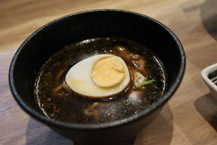 博多屋　煮卵つけ麺　スープ