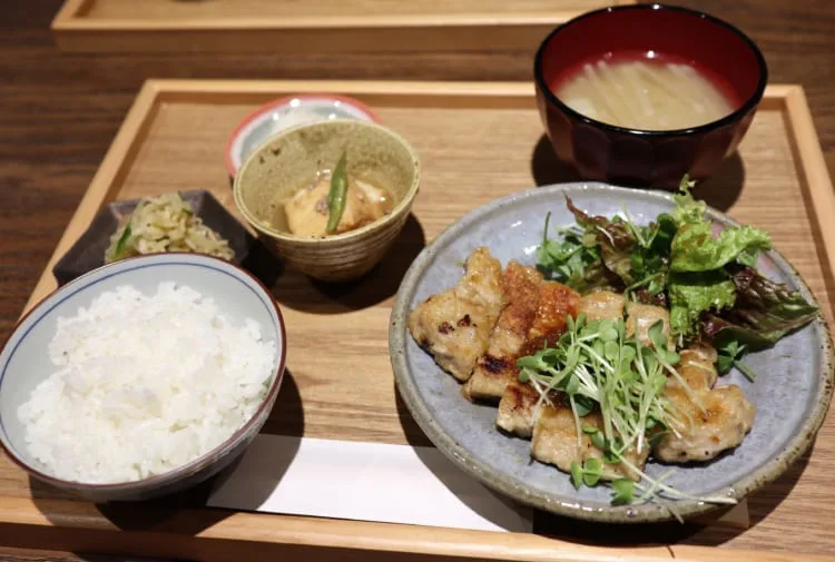 桜かふぇ 松山 カフェ パンケーキが人気のカフェがロープウェイ街に移転 ランチ 夜ごはんもおすすめ 海賊つうしん 桜かふぇ 松山 カフェ パンケーキが人気のカフェがロープウェイ街に移転 ランチ 夜ごはんもおすすめ 海賊つうしん