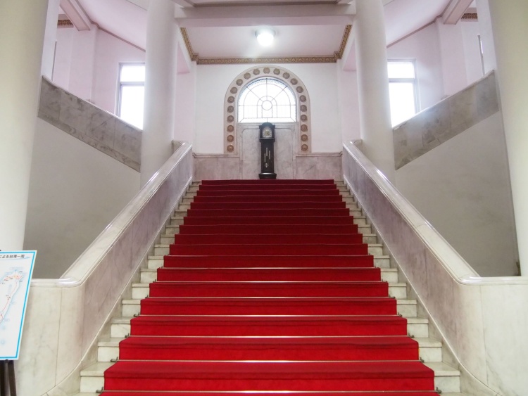 愛媛県庁階段