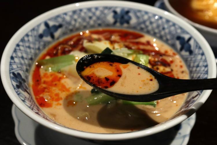四川之門　担々麺　スープ