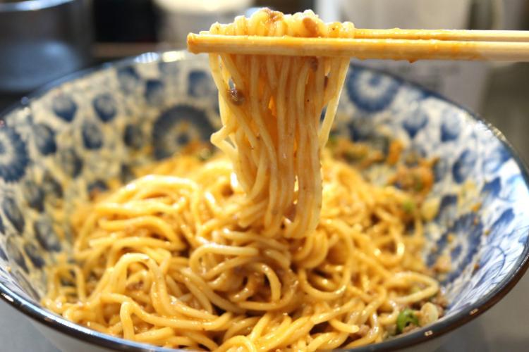 LANTAN　汁なし担々麺　麺リフト