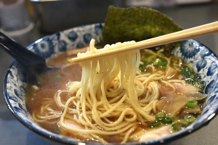 LANTAN 煮干し鶏そば　麺リフト