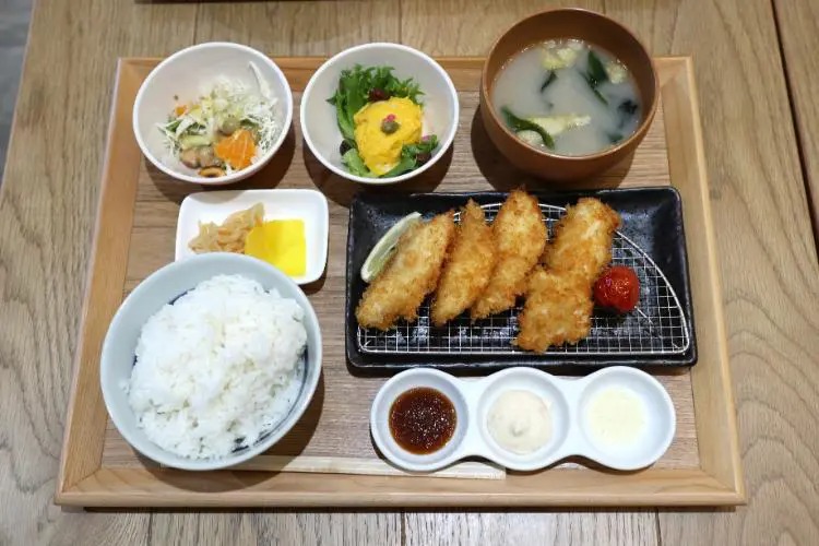 えひめしや　鯛の一口カツ定食