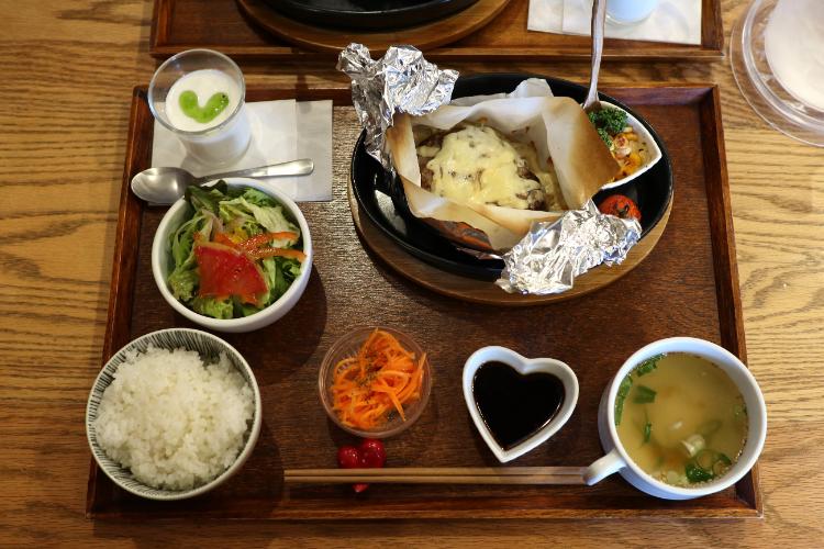 愛loveハンバーグ ハンバーグランチ チーズ