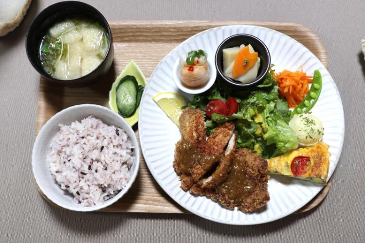 和田産地　ランチ　肉
