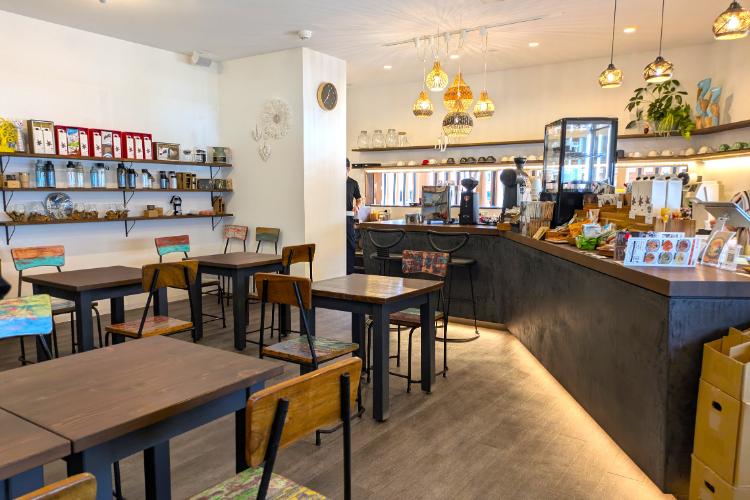 しろした　店内
