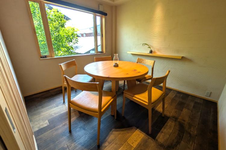 saji テーブル席