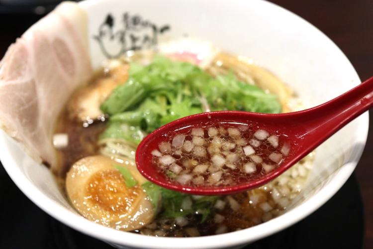 麺のようじ　醤油スープ