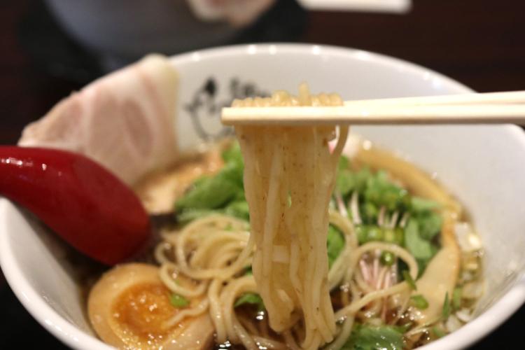 麺のようじ　醤油　麺