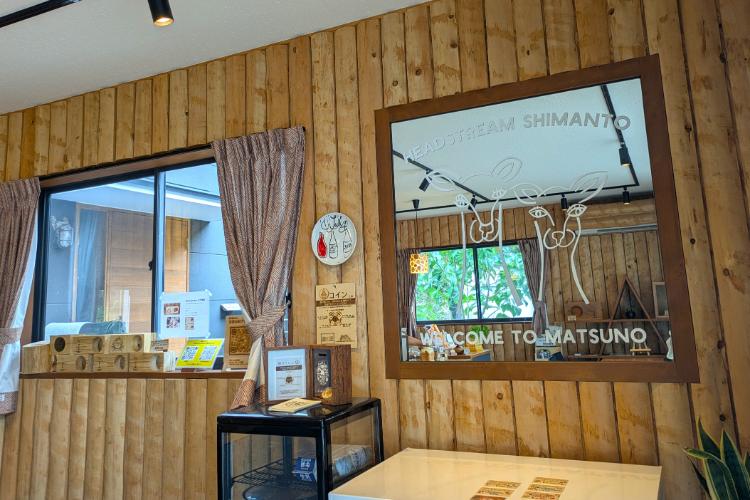 森と喫茶 内観2