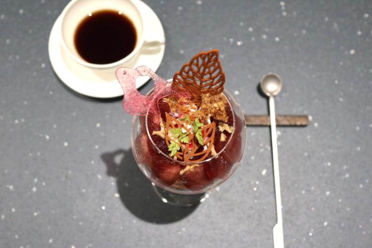 ロージー　パフェ　俯瞰