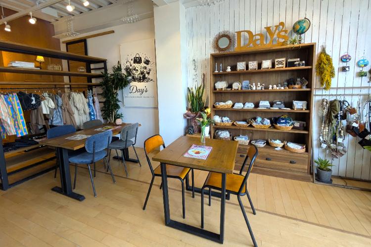 デイズ 店内