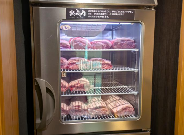 とんかつとんとん 熟成肉の冷蔵庫