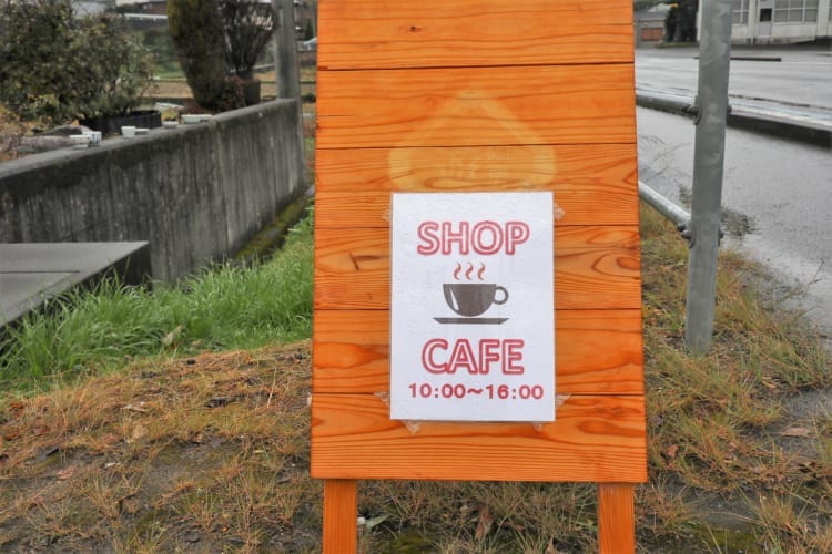 Cafe stand tOt　看板