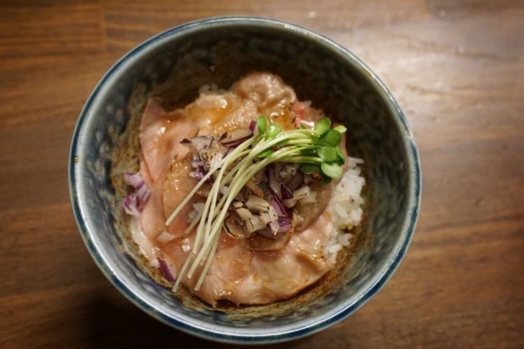 カム　チャーシュー丼１