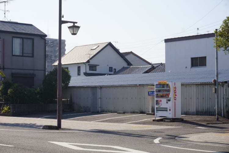 カム　駐車場全体