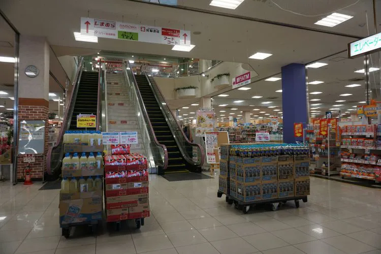 ニコニコガーデン 新居浜 遊びスポット 飲食物持ち込みokの休憩スペースも のびのび遊べる屋内遊具施設 海賊つうしん