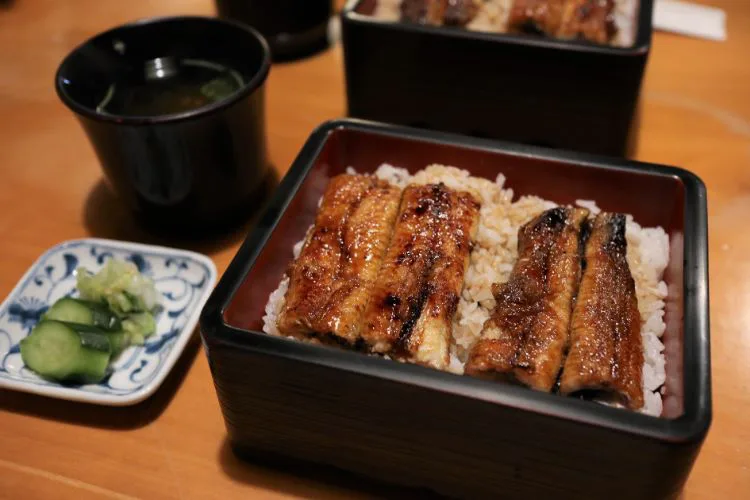 七楽 松山 和食 ふっくら肉厚のうなぎに舌鼓 人気の うな重 はテイクアウトも可能 海賊つうしん