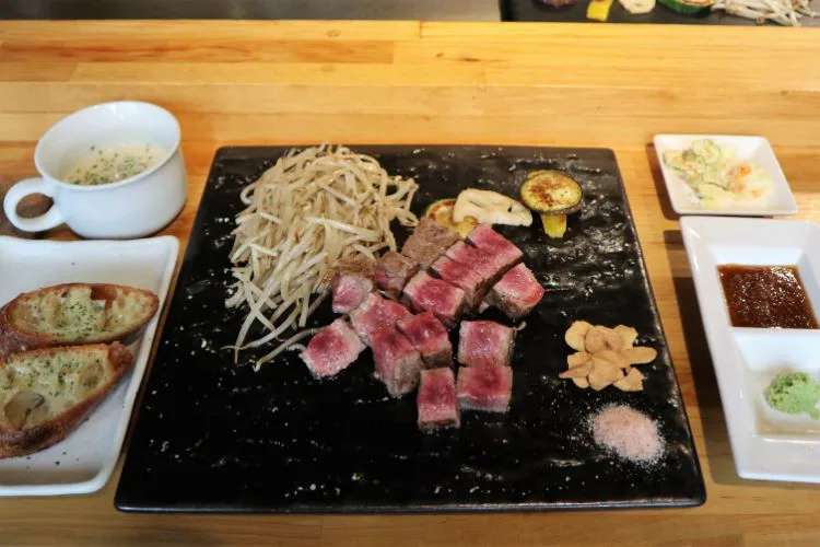 鉄板ダイニングゆう 松山 肉料理 松山市駅すぐ 美味しすぎるお肉にファン続出 海賊つうしん