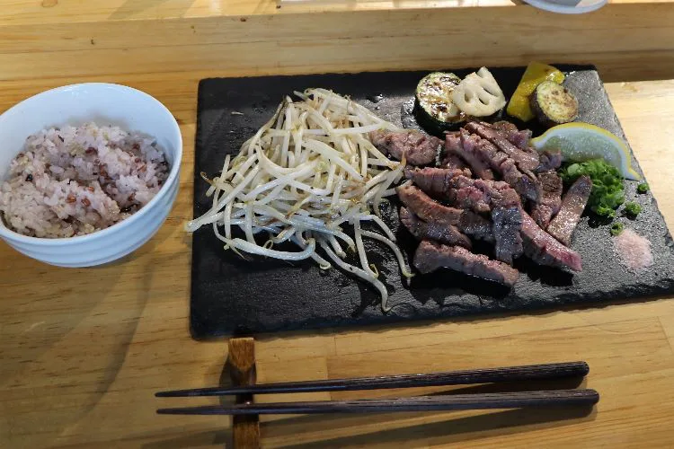 鉄板ダイニングゆう 松山 肉料理 松山市駅すぐ 美味しすぎるお肉にファン続出 海賊つうしん