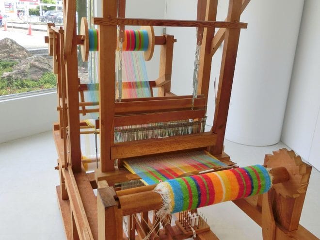 手織り織機