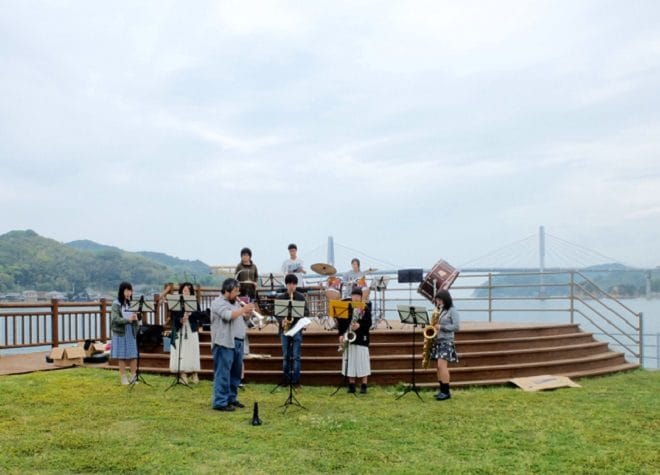 かみじまてしごと市生演奏風景