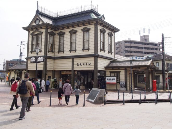 道後温泉駅外観写真1