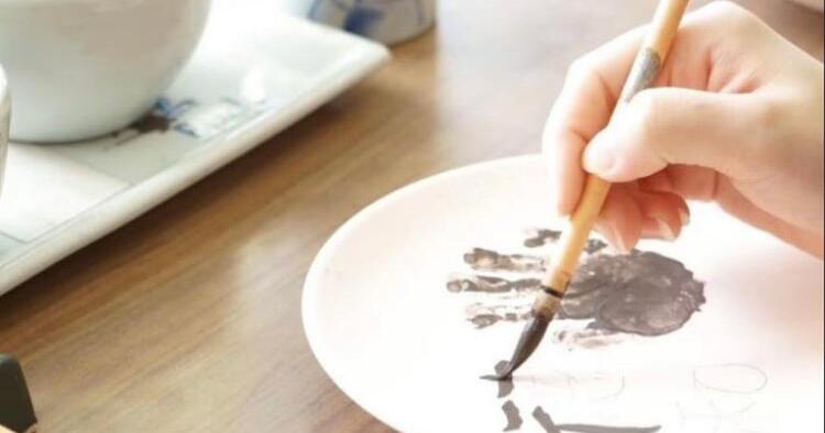 親子でアートたいけん♪砥部焼に絵をかこう！