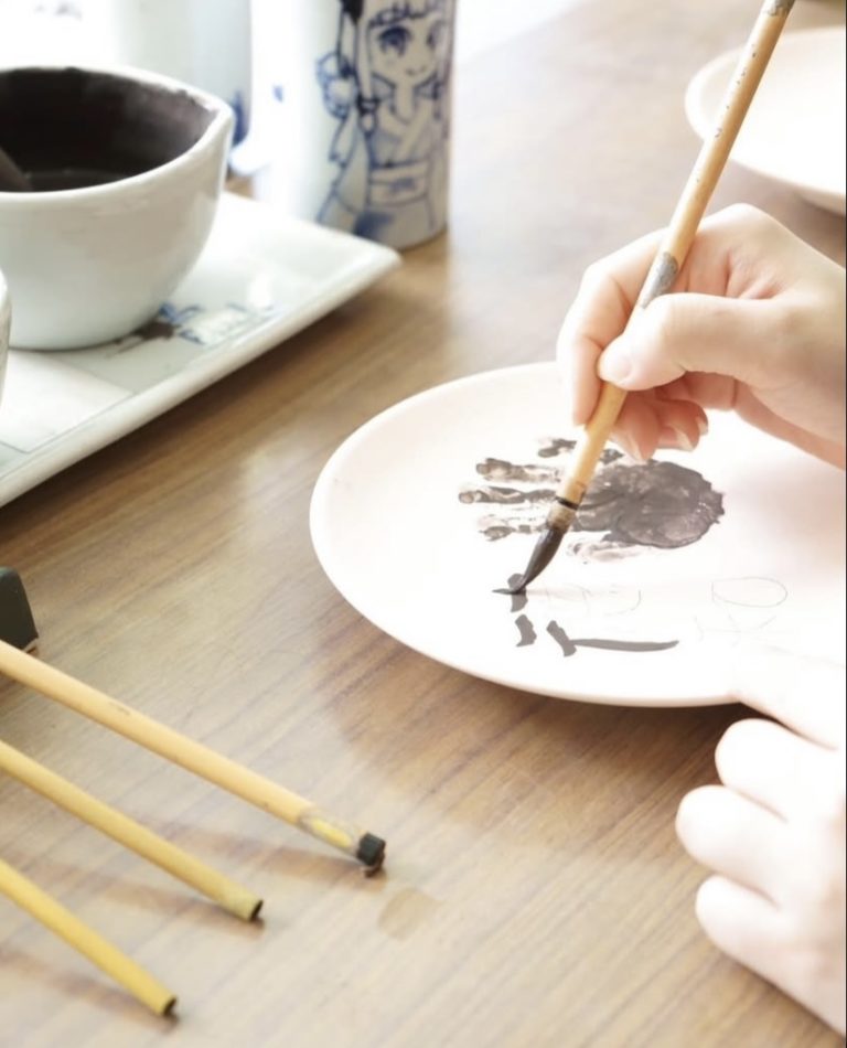 親子でアートたいけん♪砥部焼に絵をかこう！