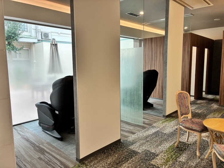 ピースポマリベール今治店内