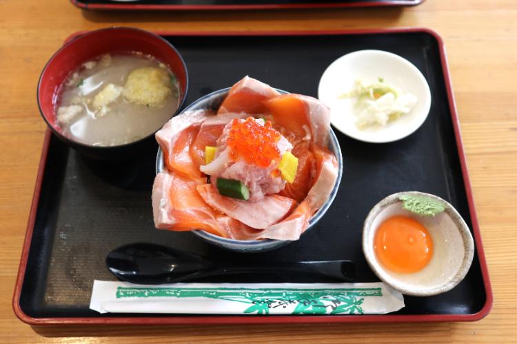 市場食堂ゑびす丸　サーモン丼1