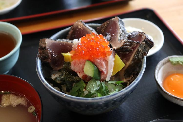 市場食堂ゑびす丸　カツオタタキ丼2